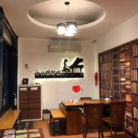 小小鋼琴家民宿&近夜市文創美食街 Hualien stad Exteriör bild