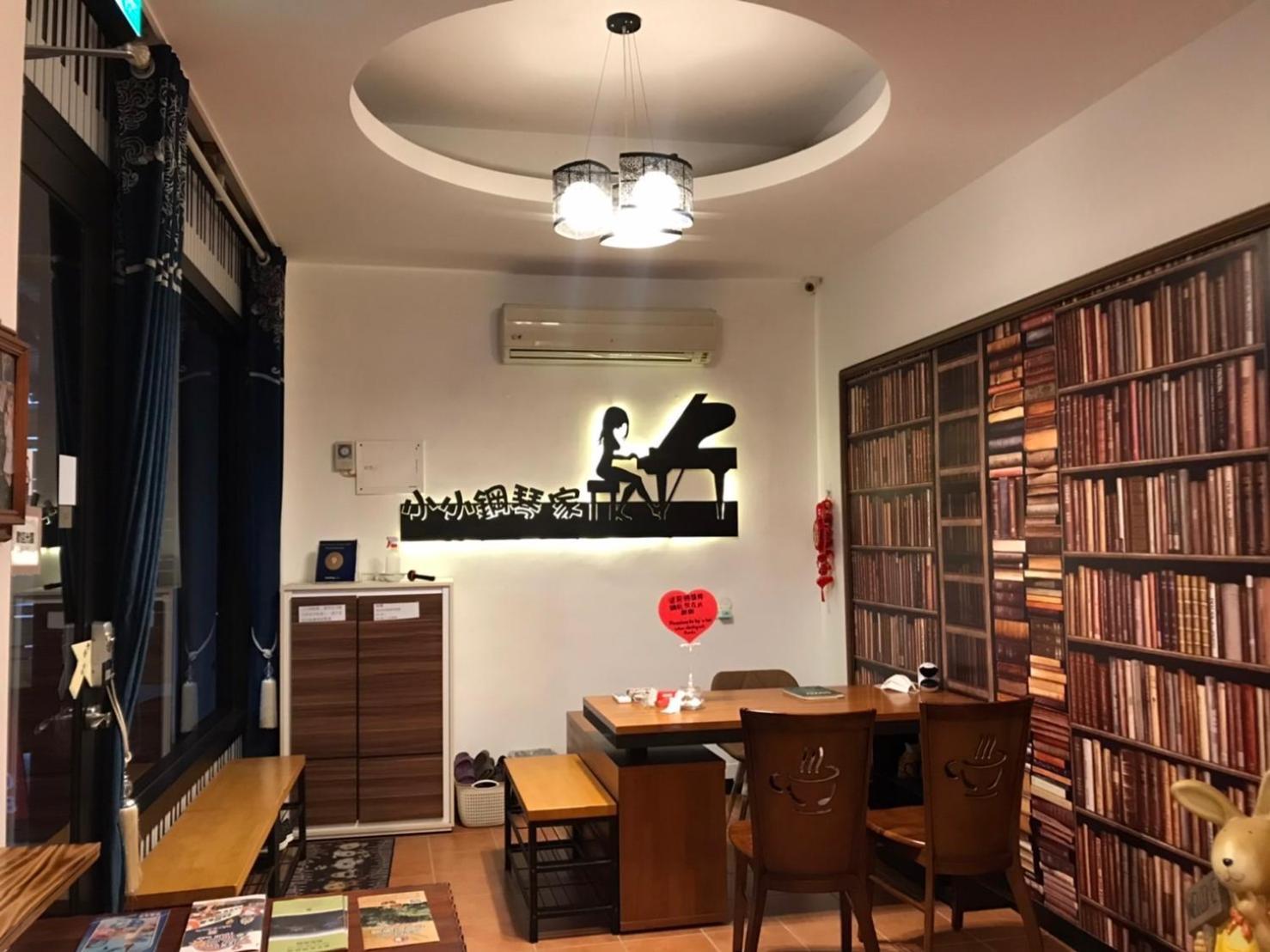 小小鋼琴家民宿&近夜市文創美食街 Hualien stad Exteriör bild