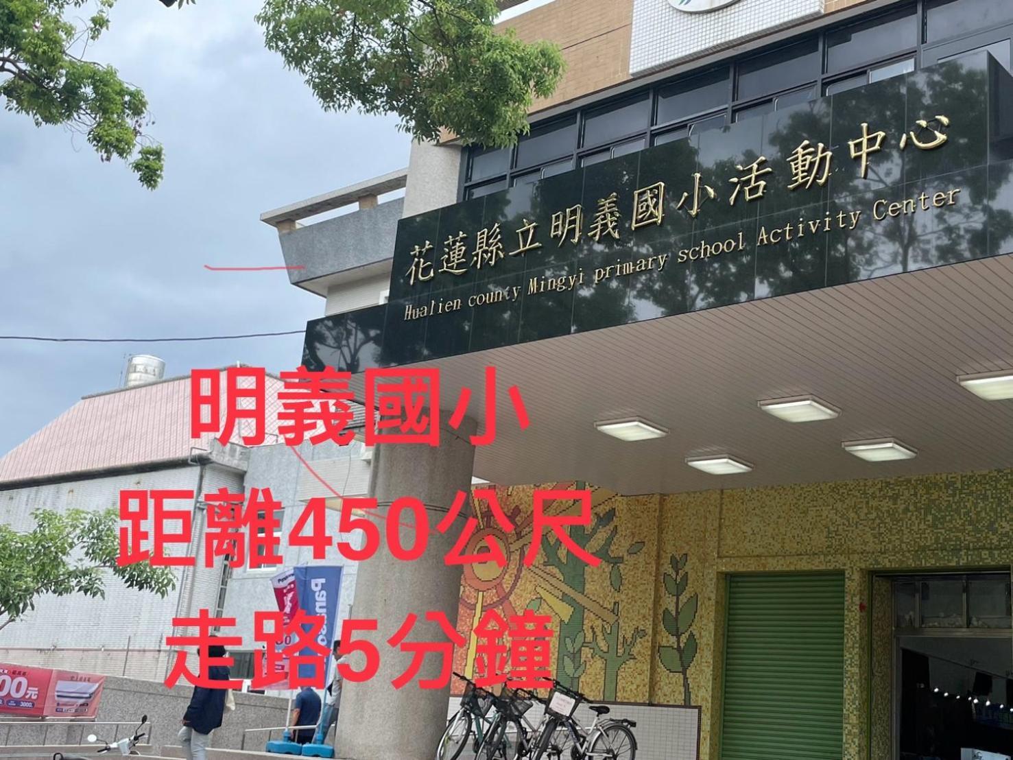 小小鋼琴家民宿&近夜市文創美食街 Hualien stad Exteriör bild