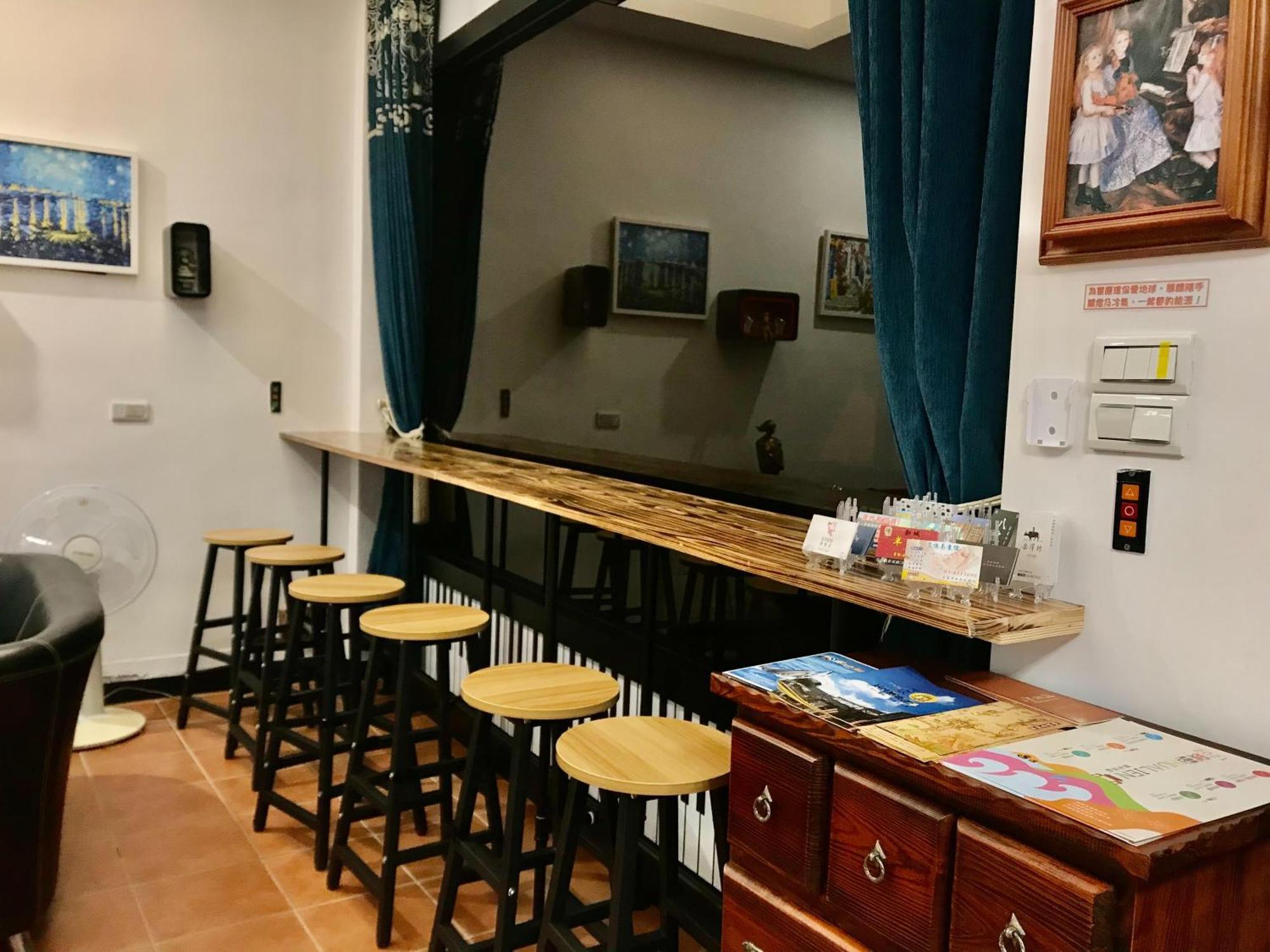 小小鋼琴家民宿&近夜市文創美食街 Hualien stad Exteriör bild
